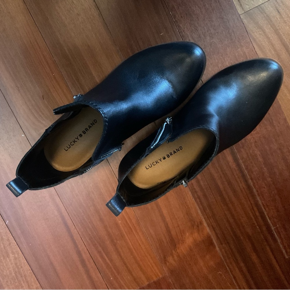 Barely-worn lucky brand kids booties size 3M